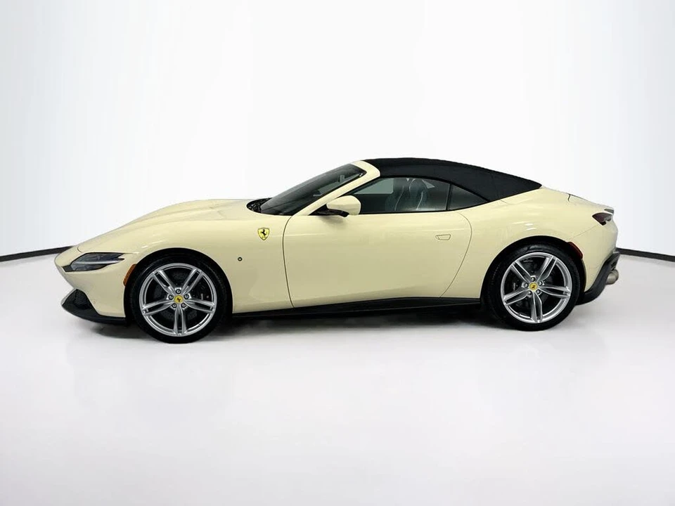 2025 Ferrari Roma Spider - Image 16 of 31