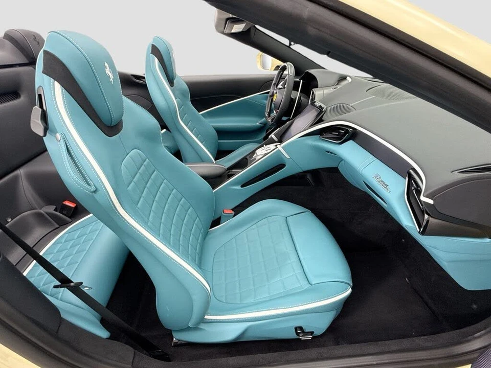 2025 Ferrari Roma Spider - Image 27 of 31