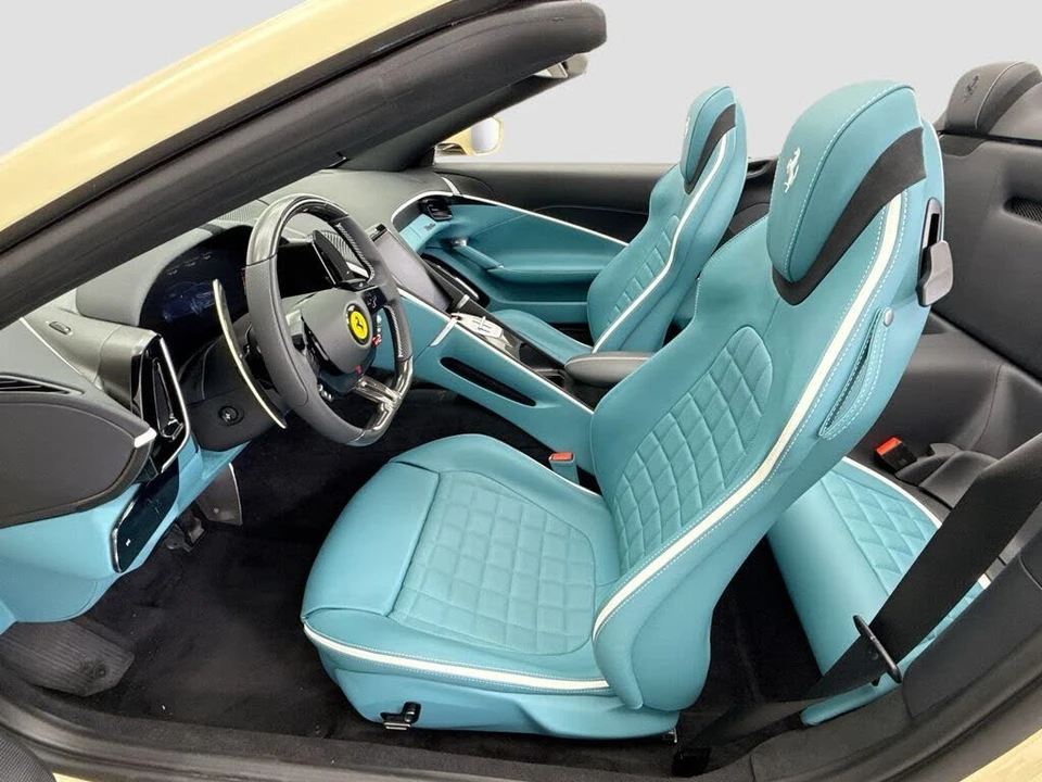 2025 Ferrari Roma Spider - Image 26 of 31