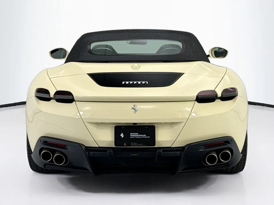 2025 Ferrari Roma Spider - Image 14 of 31