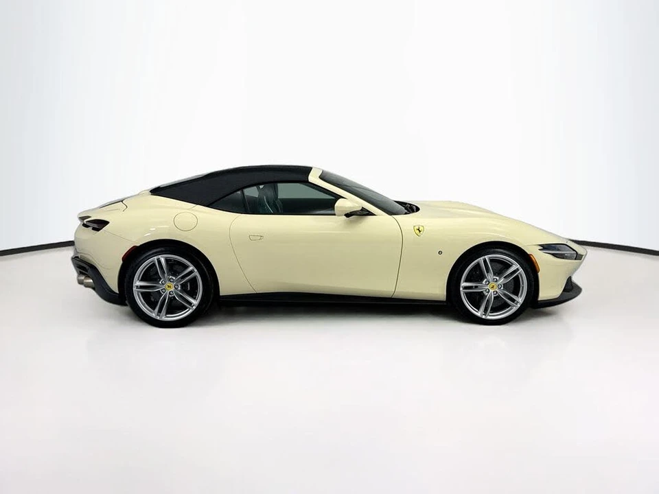 2025 Ferrari Roma Spider - Image 12 of 31
