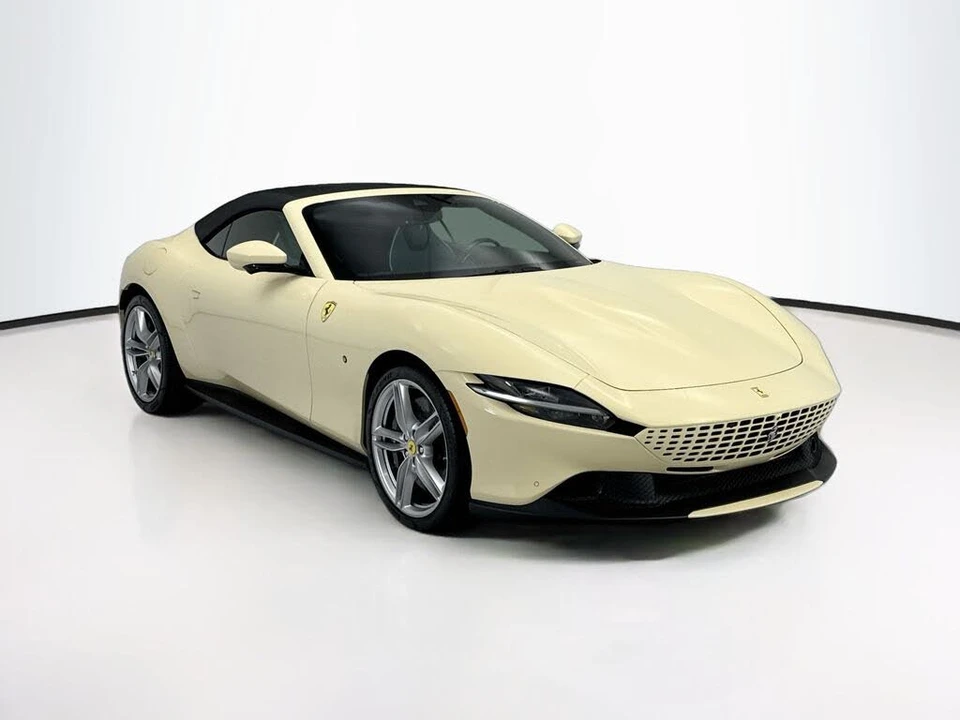 2025 Ferrari Roma Spider - Image 11 of 31