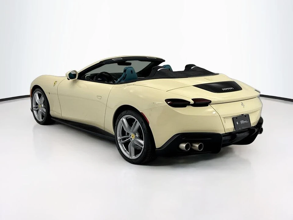 2025 Ferrari Roma Spider - Image 7 of 31
