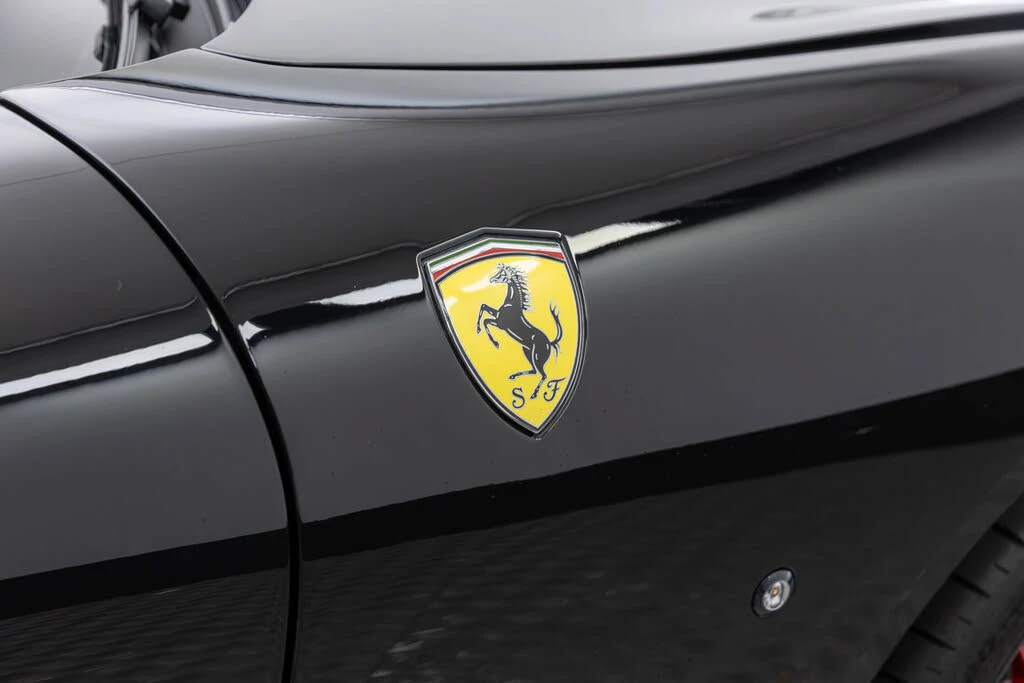 2025 Ferrari Roma Spider - Image 24 of 31