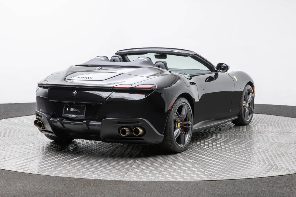 2025 Ferrari Roma Spider - Image 7 of 31