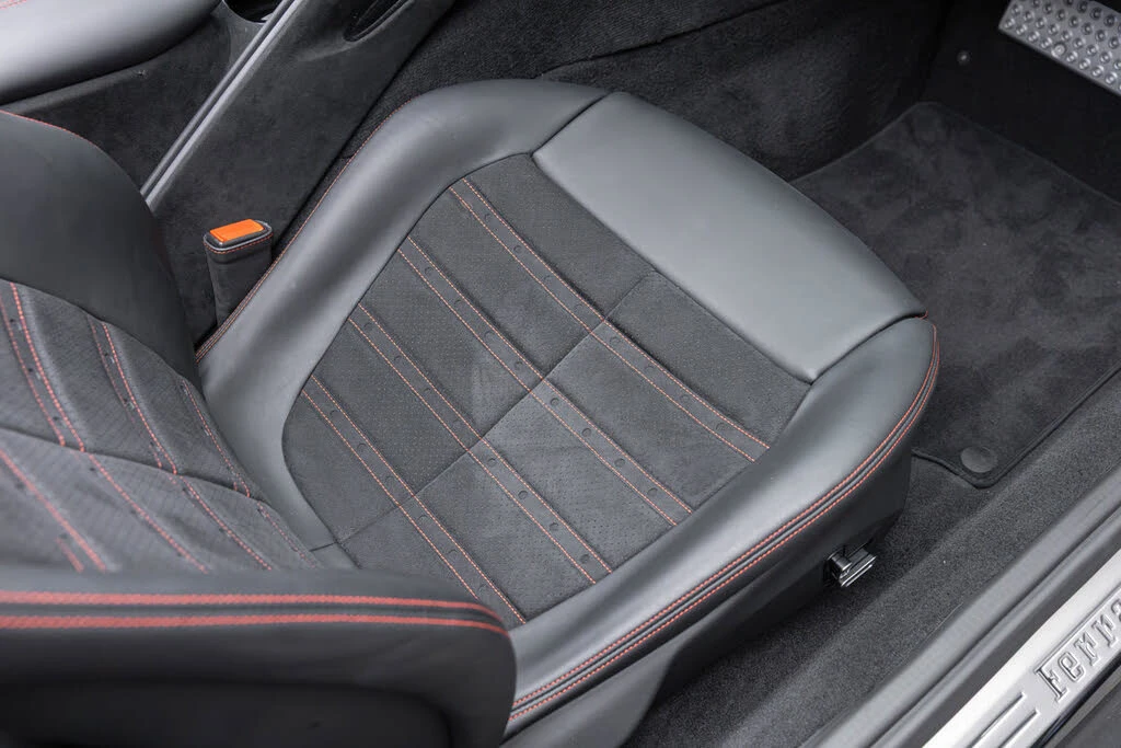 2025 Ferrari Roma Spider - Image 22 of 31