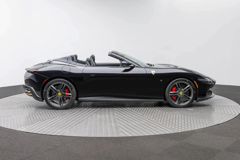 2025 Ferrari Roma Spider - Image 9 of 31