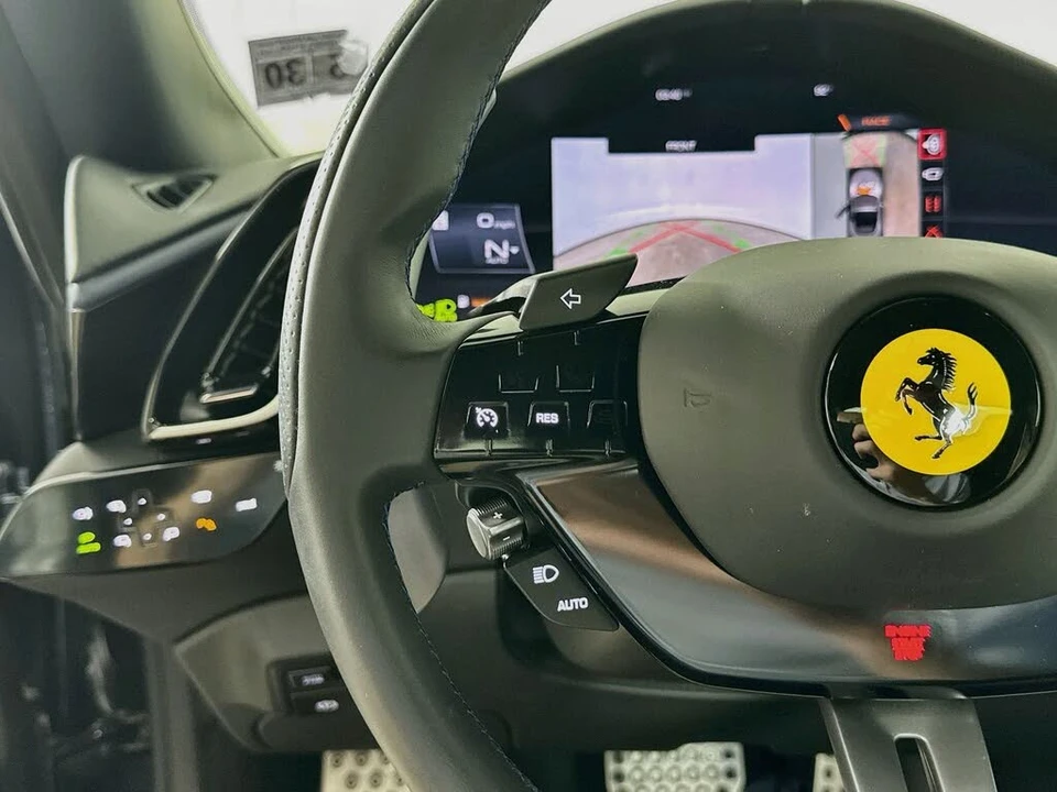 2025 Ferrari Roma Spider - Image 19 of 31