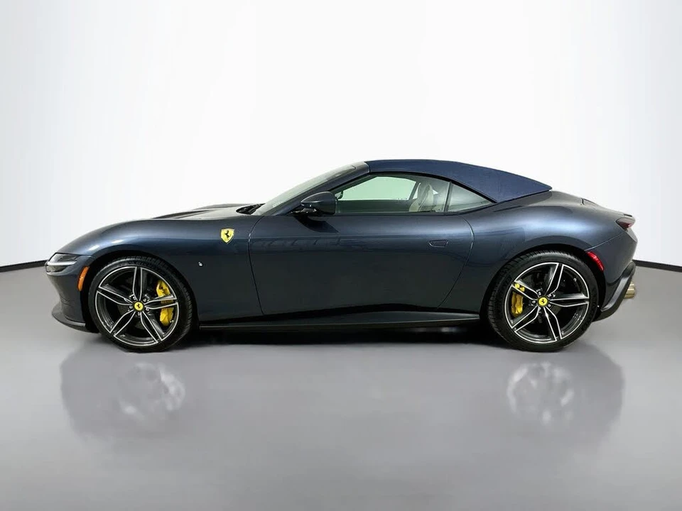 2025 Ferrari Roma Spider - Image 8 of 31