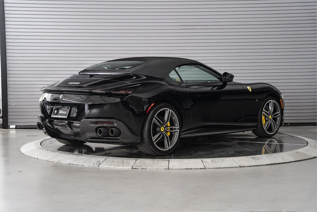 2025 Ferrari Roma Spider - Image 12 of 31