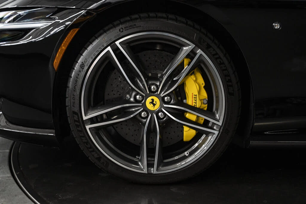 2025 Ferrari Roma Spider - Image 20 of 31