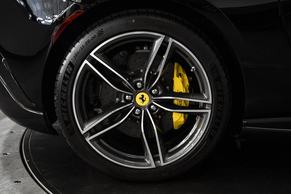 2025 Ferrari Roma Spider - Image 18 of 31