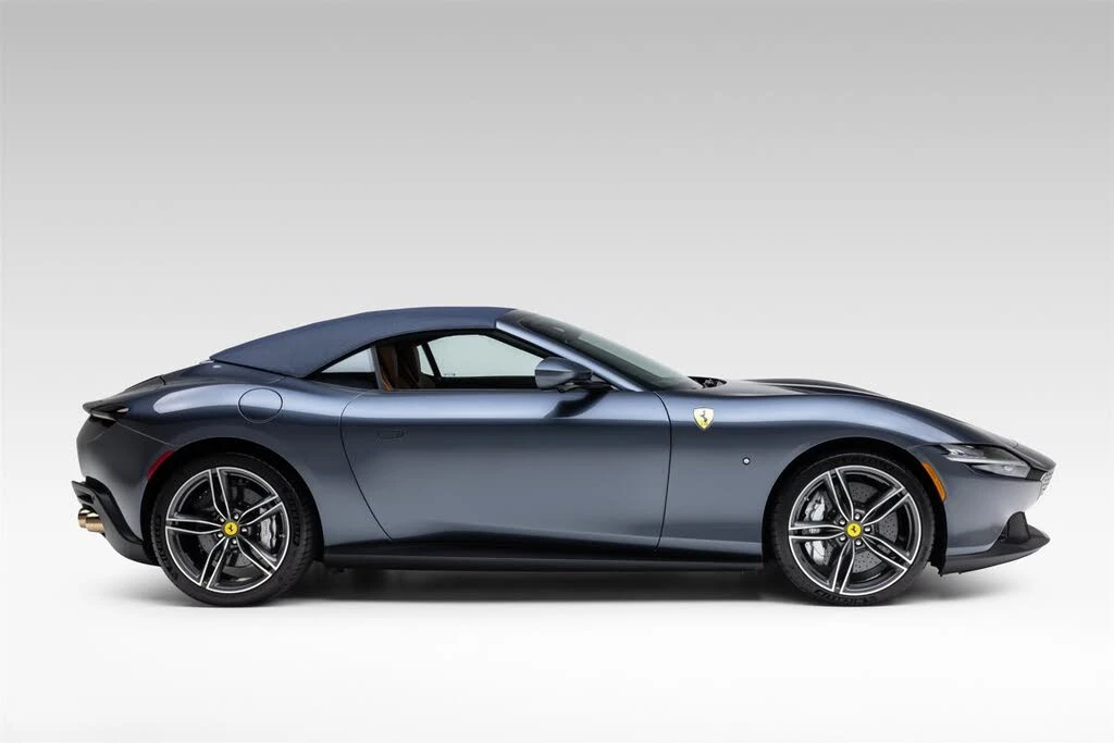 2025 Ferrari Roma Spider - Image 9 of 31