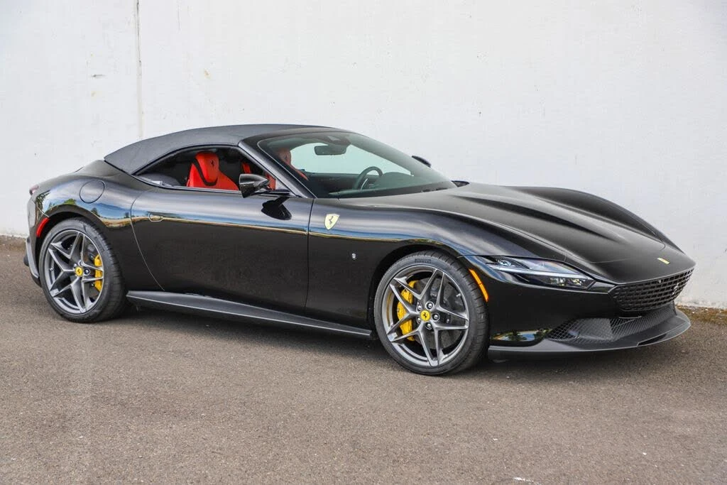 2025 Ferrari Roma Spider - Image 27 of 31