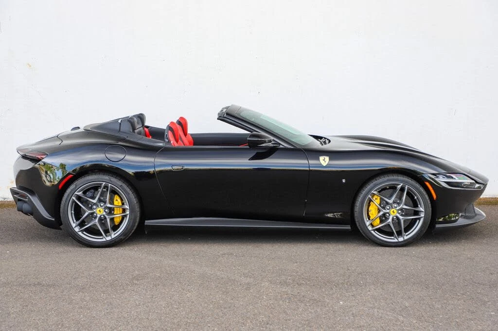2025 Ferrari Roma Spider - Image 3 of 31