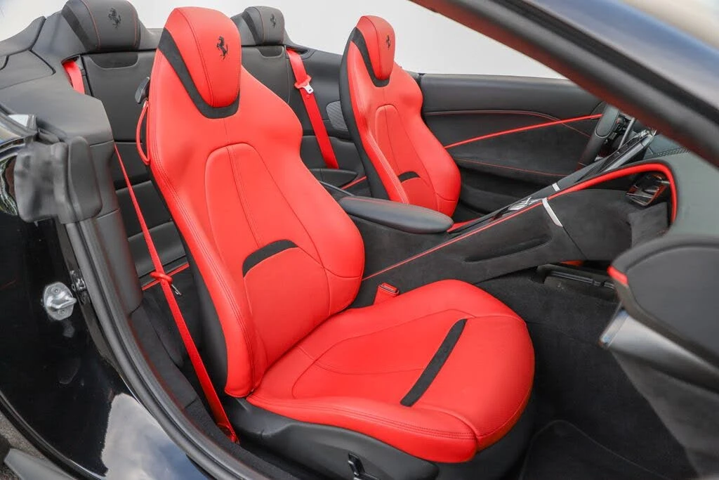 2025 Ferrari Roma Spider - Image 14 of 31