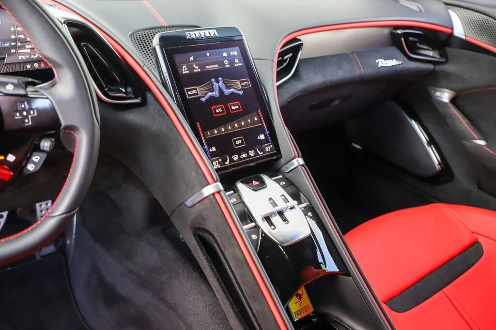 2025 Ferrari Roma Spider - Image 20 of 31