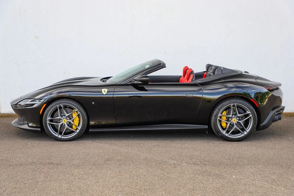 2025 Ferrari Roma Spider - Image 11 of 31