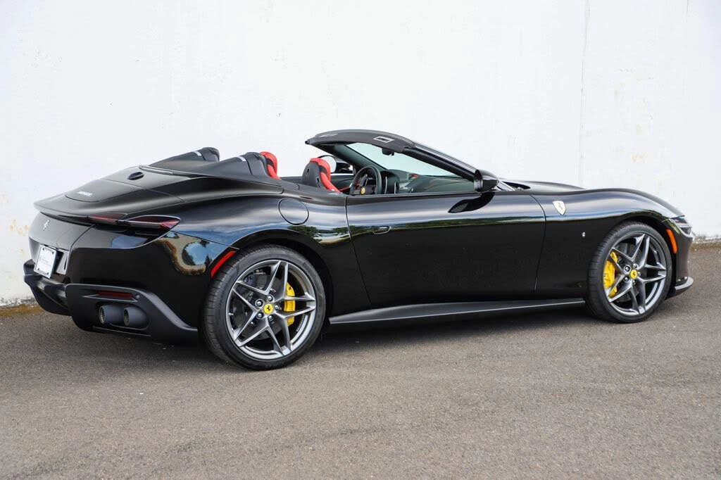 2025 Ferrari Roma Spider - Image 5 of 31