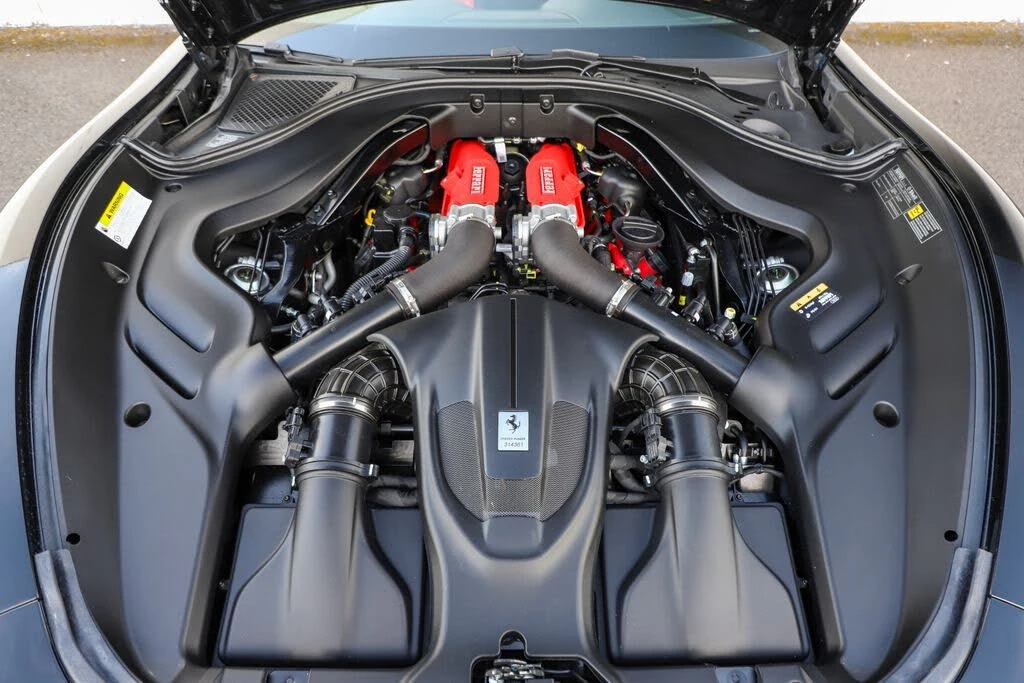 2025 Ferrari Roma Spider - Image 16 of 31