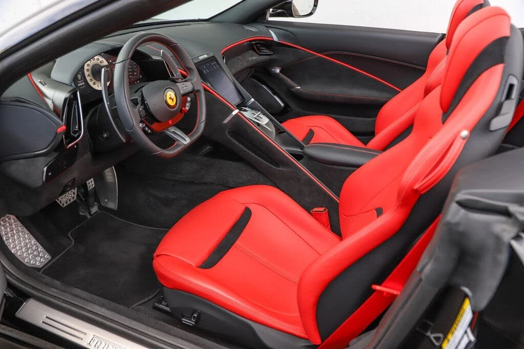 2025 Ferrari Roma Spider - Image 28 of 31