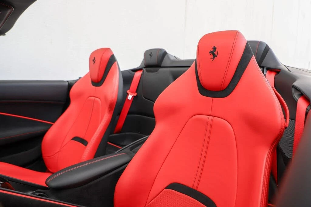 2025 Ferrari Roma Spider - Image 4 of 31