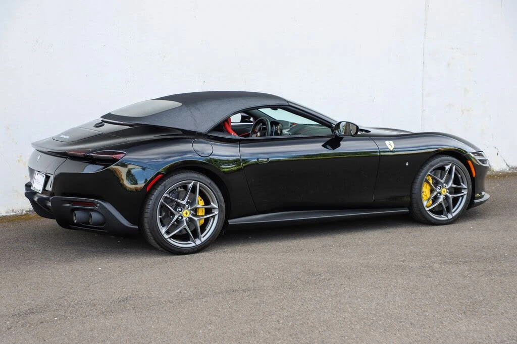 2025 Ferrari Roma Spider - Image 23 of 31