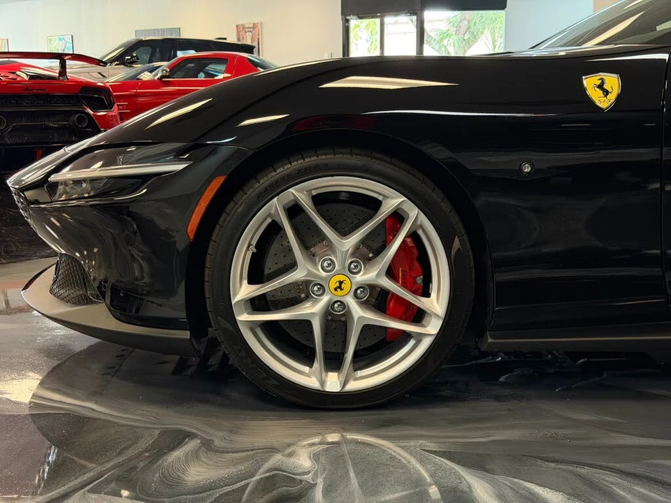 2025 Ferrari Roma Spider - Image 5 of 18