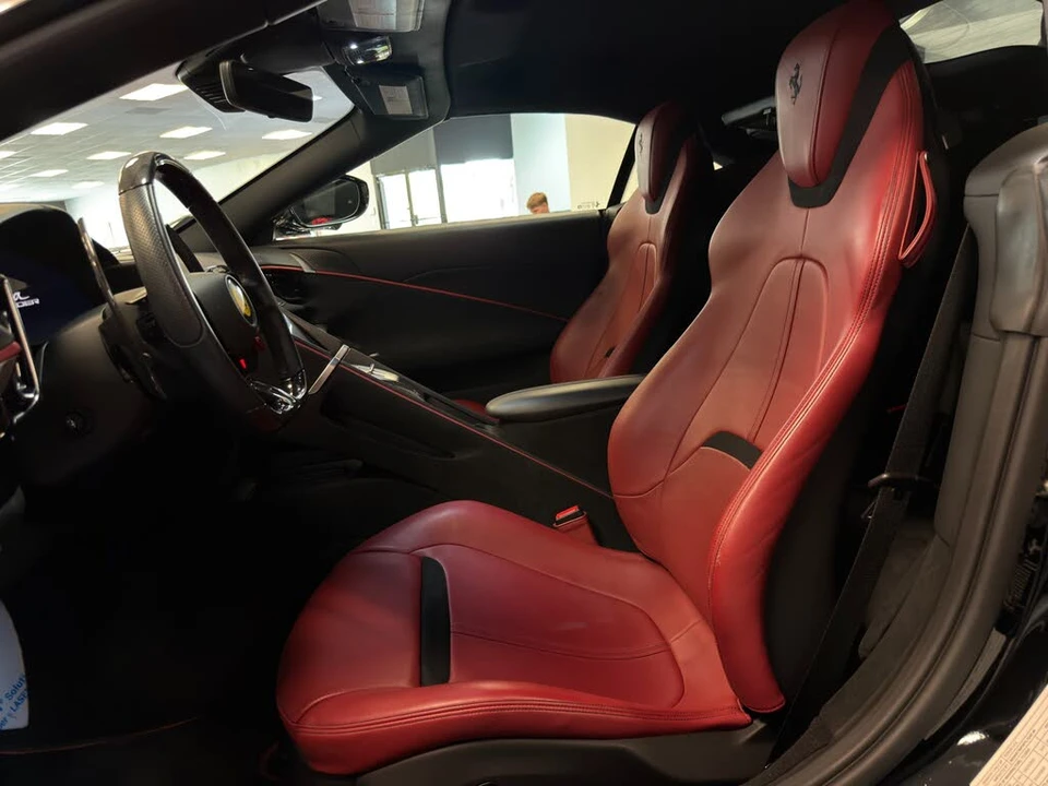 2025 Ferrari Roma Spider - Image 14 of 18
