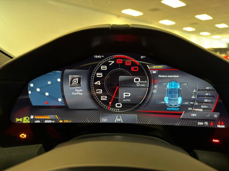 2025 Ferrari Roma Spider - Image 17 of 18