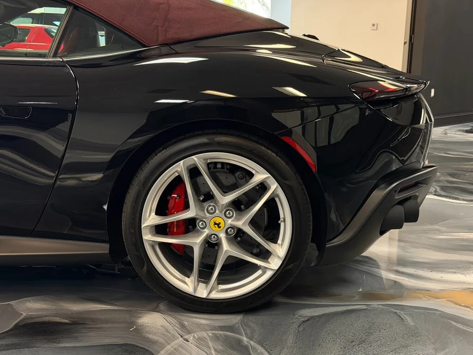 2025 Ferrari Roma Spider - Image 6 of 18
