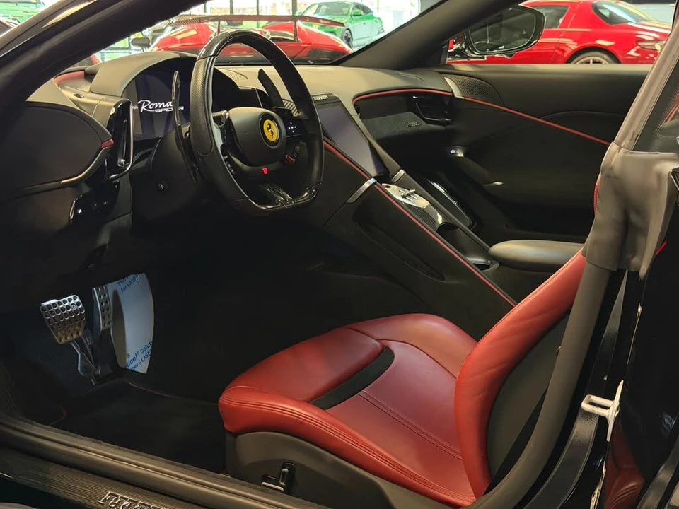2025 Ferrari Roma Spider - Image 13 of 18