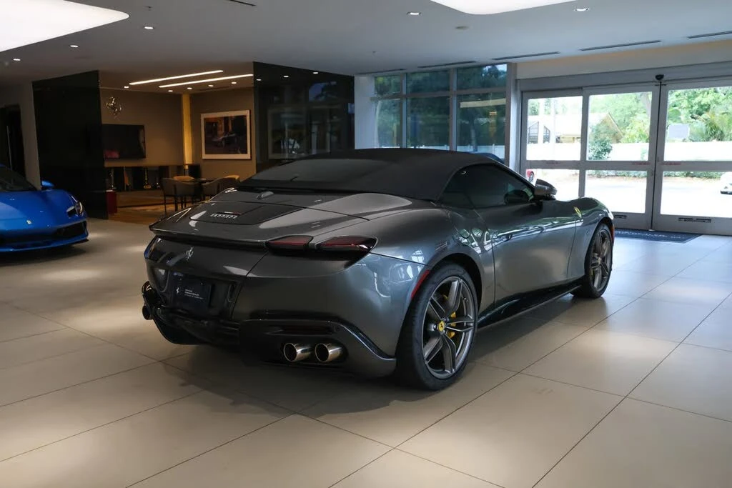 2025 Ferrari Roma Spider - Image 21 of 31