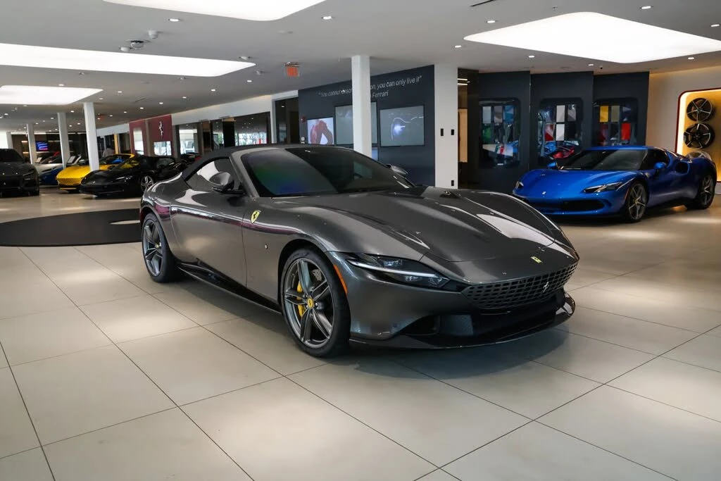 2025 Ferrari Roma Spider - Image 27 of 31