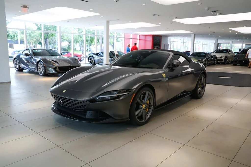 2025 Ferrari Roma Spider - Image 24 of 31