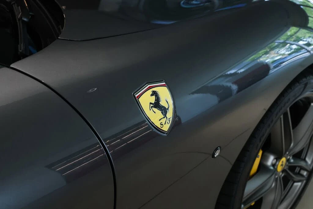 2025 Ferrari Roma Spider - Image 14 of 31