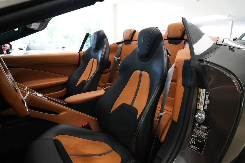 2025 Ferrari Roma Spider - Image 20 of 31