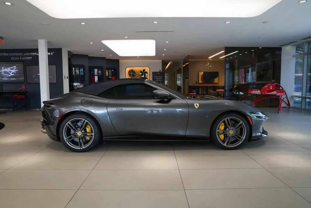 2025 Ferrari Roma Spider - Image 18 of 31