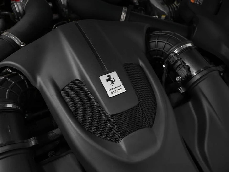 2025 Ferrari Roma Spider - Image 14 of 31