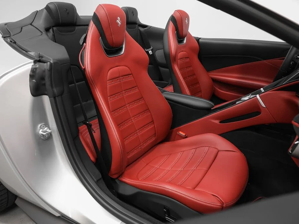 2025 Ferrari Roma Spider - Image 23 of 31