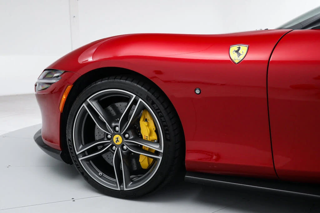2025 Ferrari Roma Spider - Image 18 of 31
