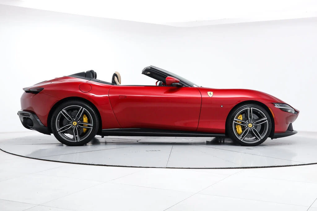 2025 Ferrari Roma Spider - Image 11 of 31
