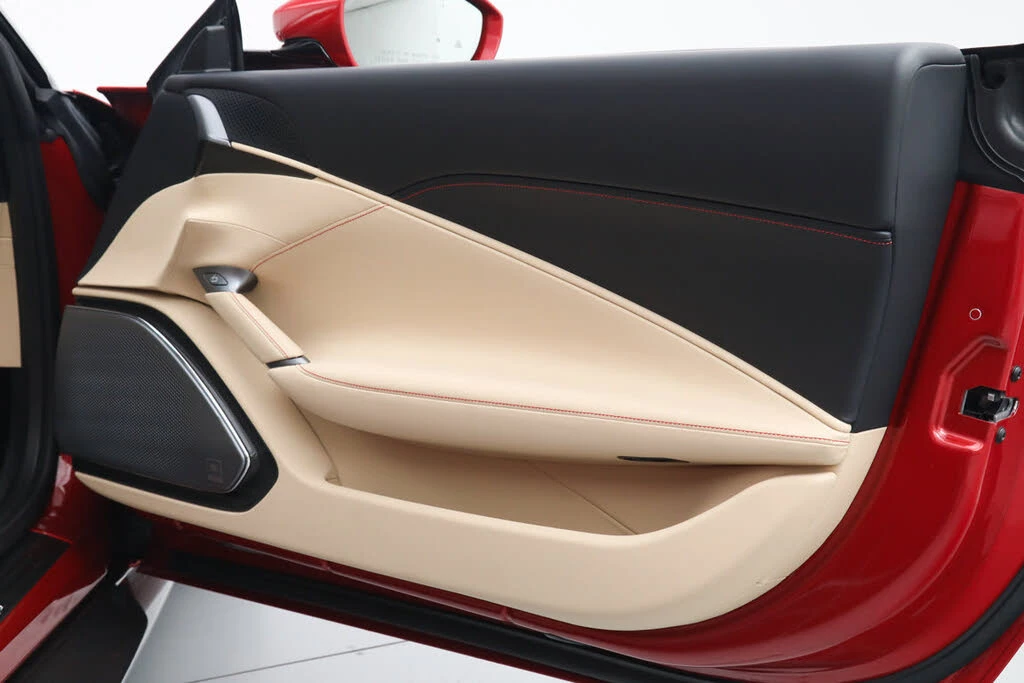2025 Ferrari Roma Spider - Image 22 of 31