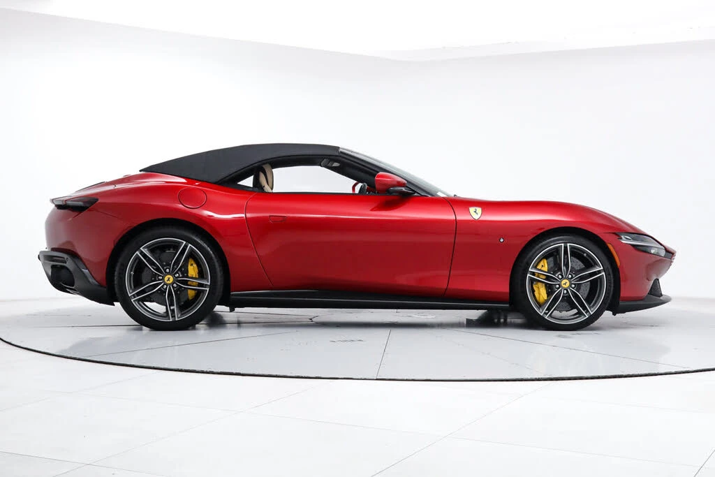 2025 Ferrari Roma Spider - Image 12 of 31
