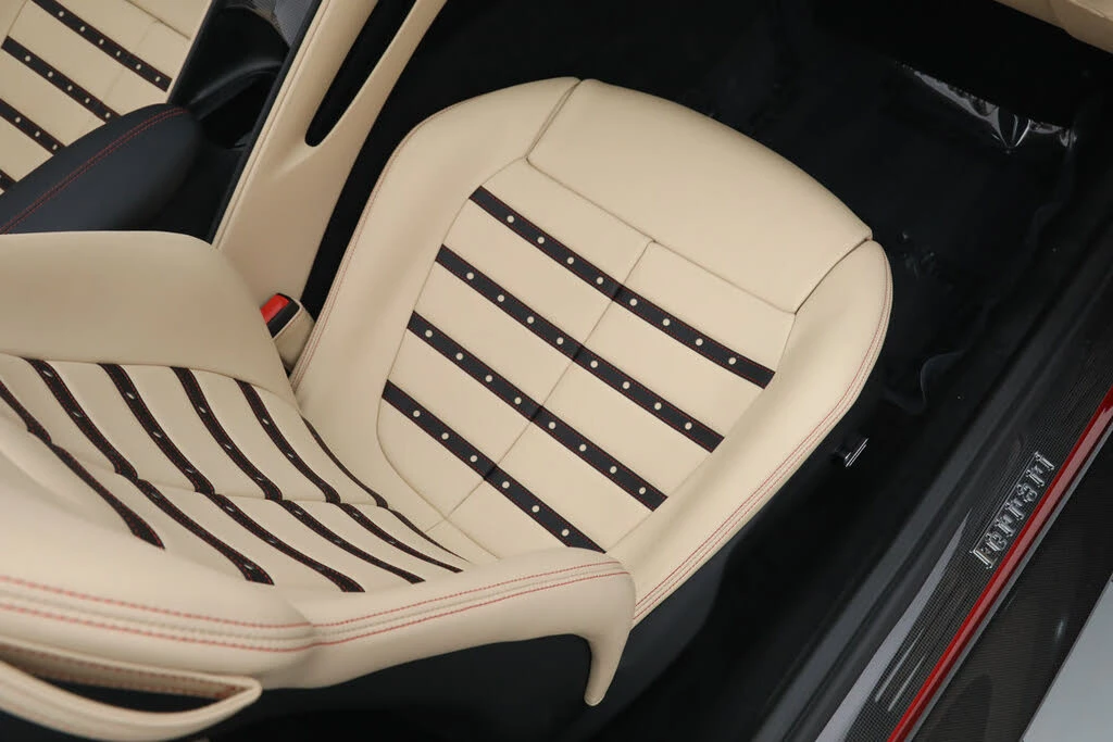 2025 Ferrari Roma Spider - Image 27 of 31