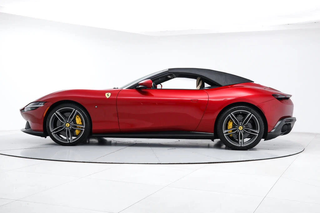 2025 Ferrari Roma Spider - Image 7 of 31