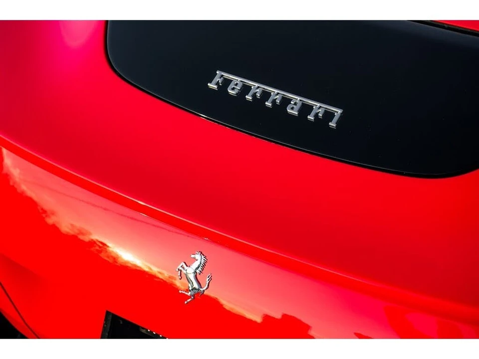 2025 Ferrari Roma Spider - Image 23 of 31