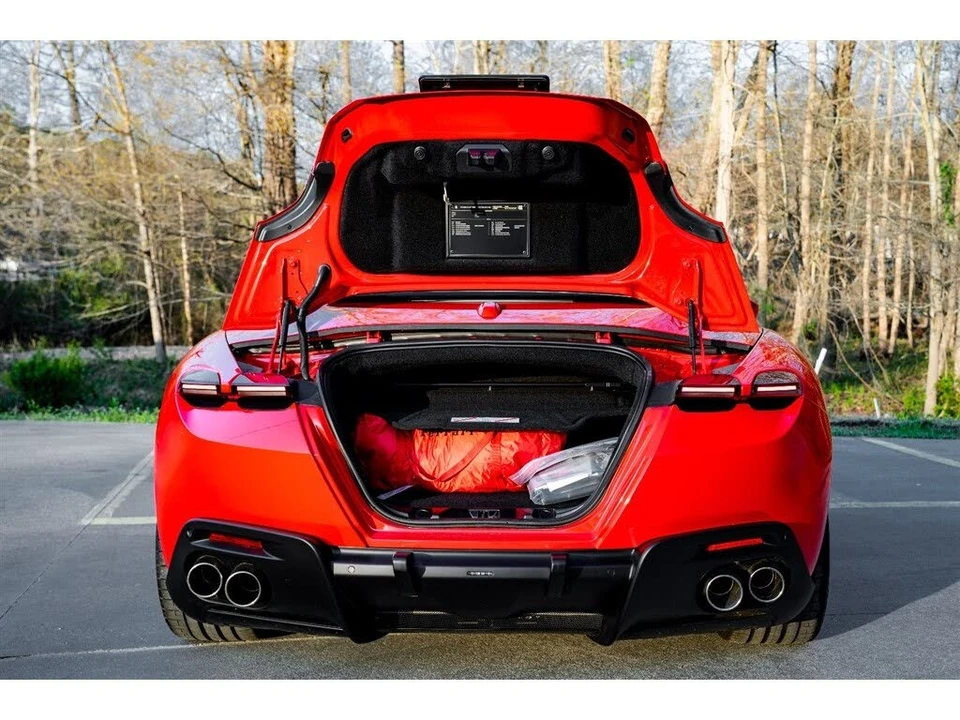 2025 Ferrari Roma Spider - Image 29 of 31