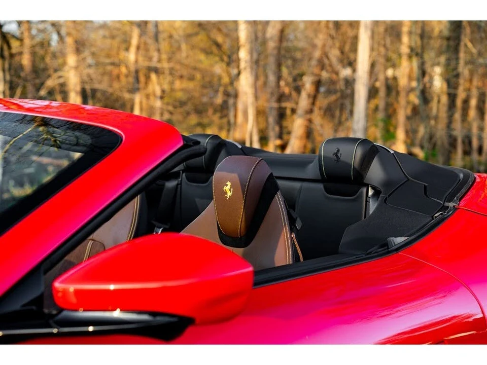 2025 Ferrari Roma Spider - Image 21 of 31