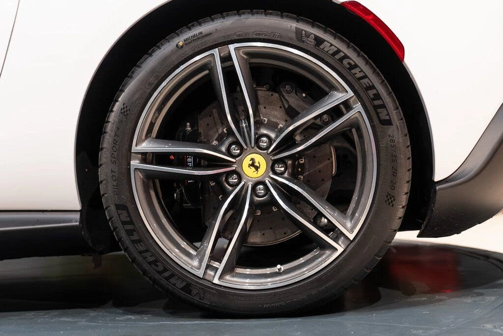 2025 Ferrari Roma Spider - Image 14 of 31
